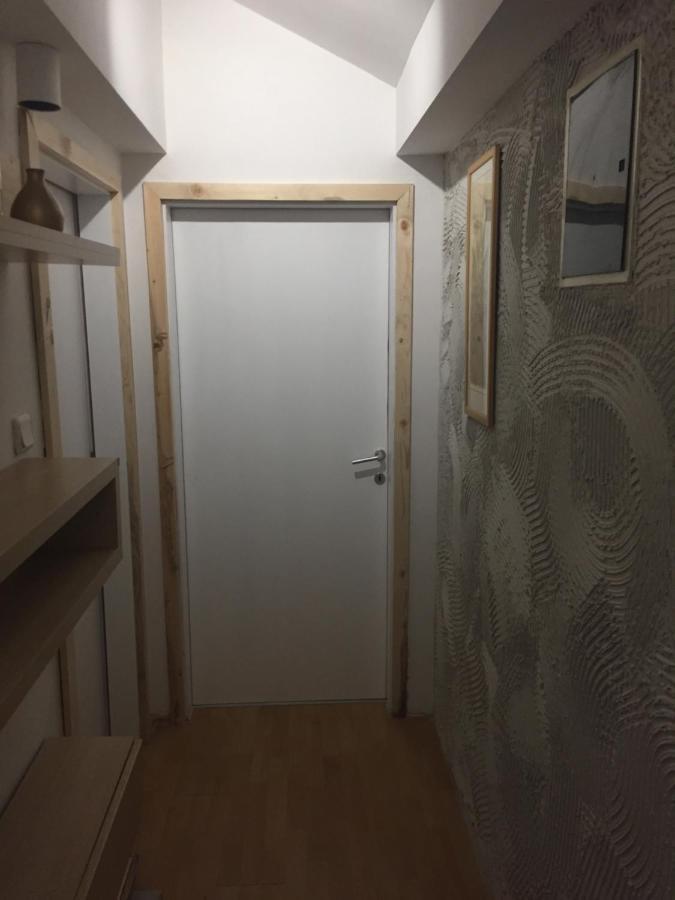 Central Apartment Пристина Екстериор снимка