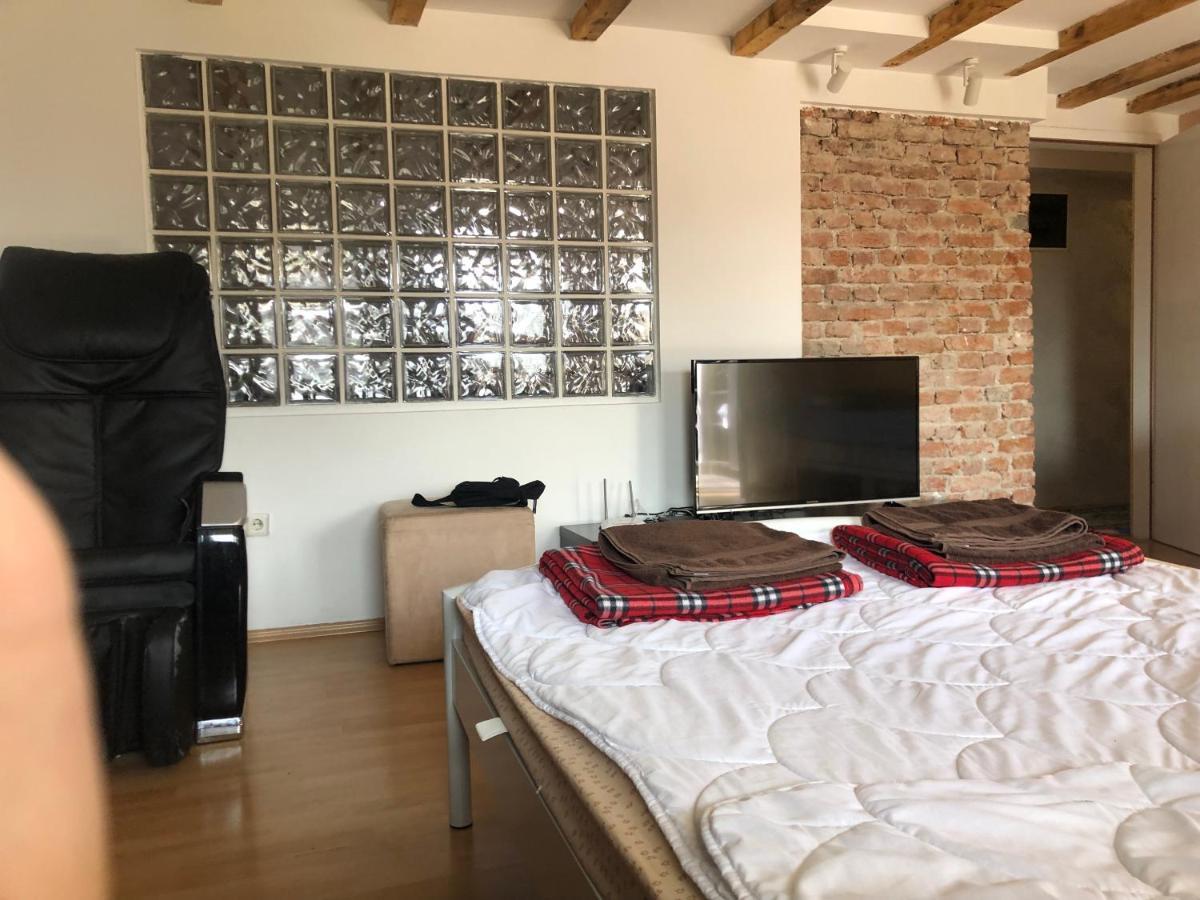 Central Apartment Пристина Екстериор снимка