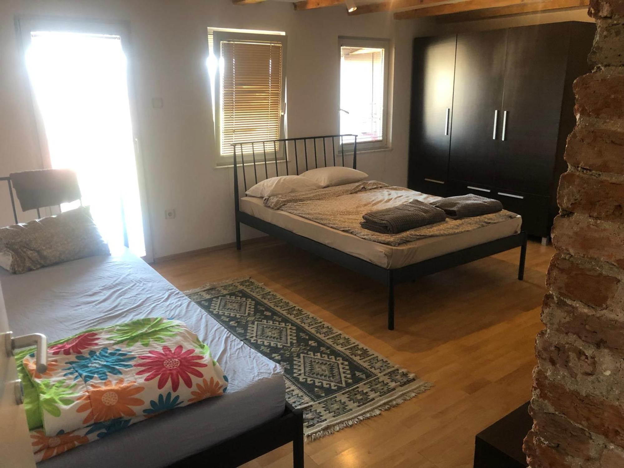 Central Apartment Пристина Екстериор снимка