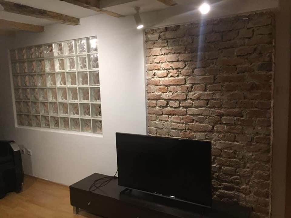 Central Apartment Пристина Екстериор снимка